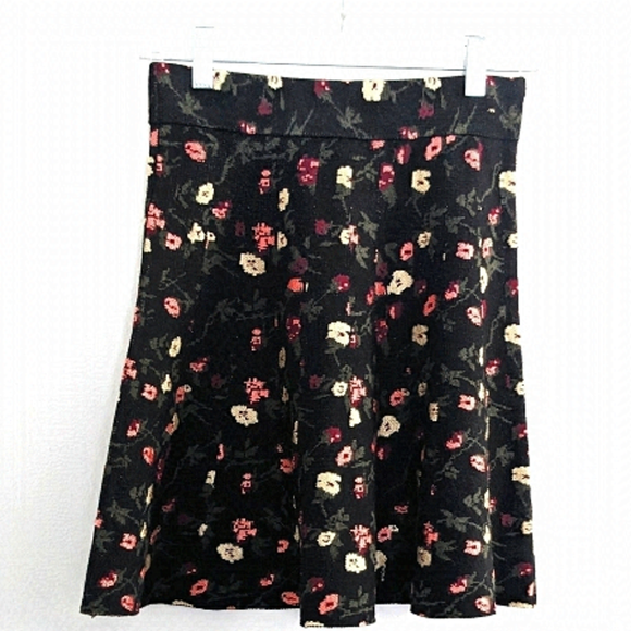 FLORAL Mini Skirt - Picture 1 of 3